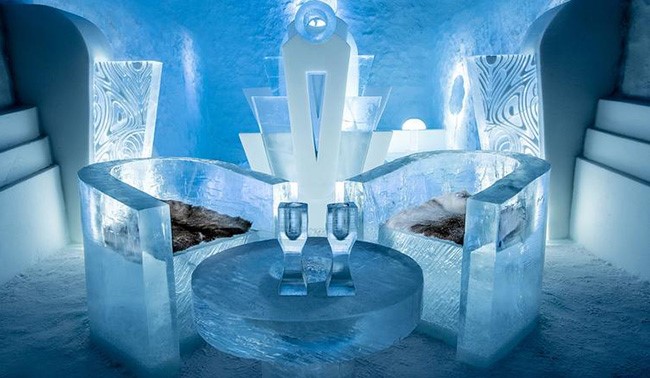 كان يتم الإعلان عن افتتاح فندق "ICEHOTEL" شمالي السويد كل عام خلال الأشهر الباردة منذ عام 1989 عندما توج باسم أول فندق جليدي في العالم، وقد أعلن القائمون عليه مؤخراً بأن الفندق سيتم افتتاحه على مدار العام