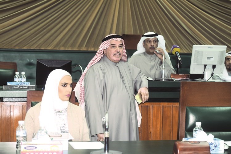 مهلهل الخالد معلنا رفع الجلسة ﻿