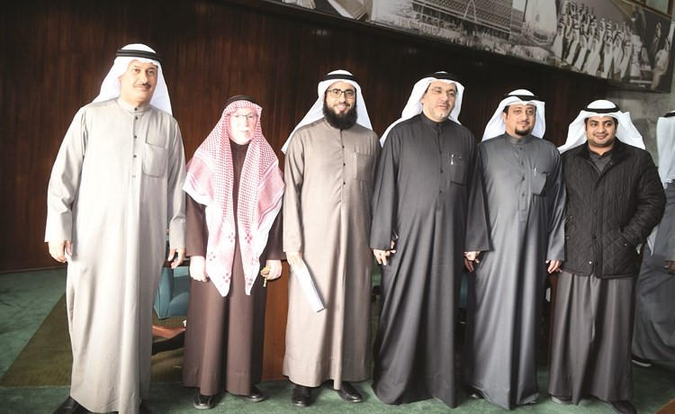 د.حسن كمال وعادل الميع ورجعان الغريب	(محمد هاشم)﻿