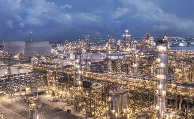 انخفاض مبيعات البتروكيماويات خلال 2015/2016 بسبب طول فترات الصيانة وتذبذب الاسعار العالمية ﻿