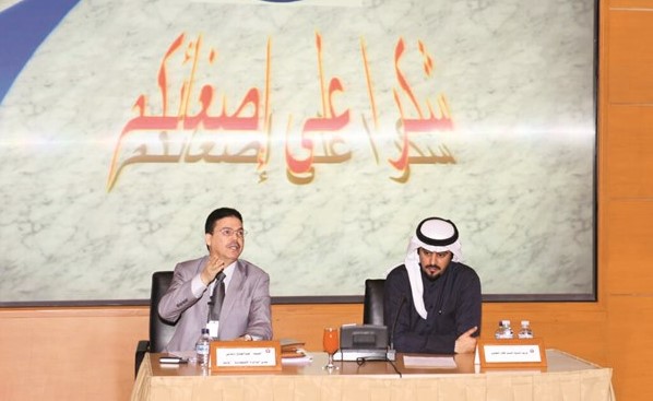 عبدالفتاح دندي متحدثا خلال الحلقة النقاشية﻿