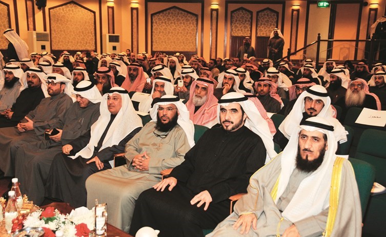 م. فريد عمادي في مقدمة الحضور ﻿