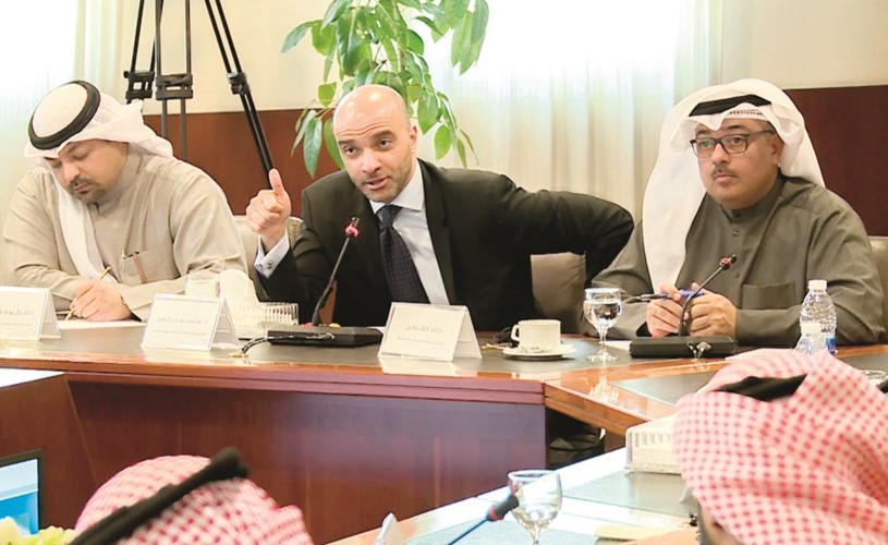 د.محمد الزهير متوسطا خالد الشمالي والشيخ يوسف العبدالله﻿
