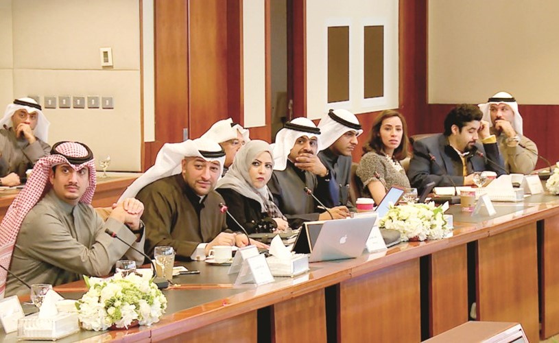 داود معرفي متوسطا مجموعة من المبادرين﻿