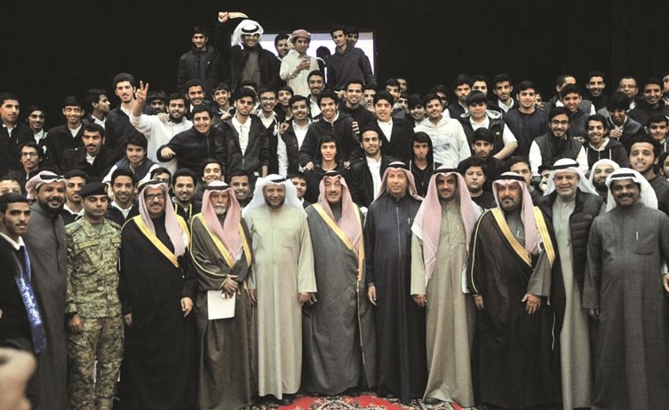 الفريق م.فهد الأمير وم.خليفة الفريج يتوسطان الحضور﻿
