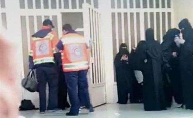 بالفيديو والصور.. عض وشد شعر في مشاجرتين بين طالبات جامعة الطائف والشرطة والاسعاف يتدخلان
