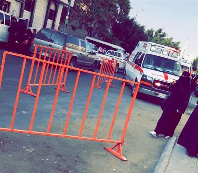 بالفيديو والصور.. عض وشد شعر في مشاجرتين بين طالبات جامعة الطائف والشرطة والاسعاف يتدخلان