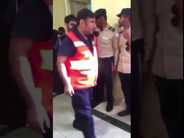 بالفيديو والصور.. عض وشد شعر في مشاجرتين بين طالبات جامعة الطائف والشرطة والاسعاف يتدخلان