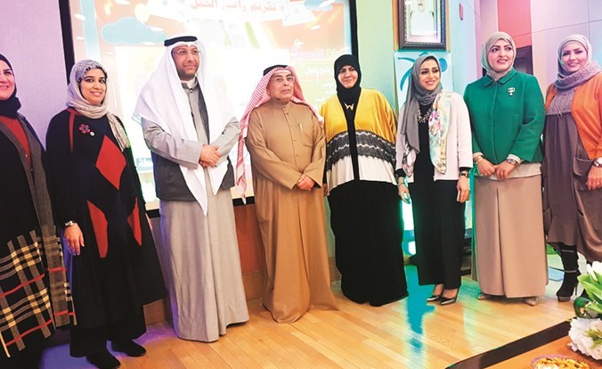 اللجنة المنظمة للمسابقة مع فيصل المقصيد وجاسم بوحمد وسهام السهيل ﻿