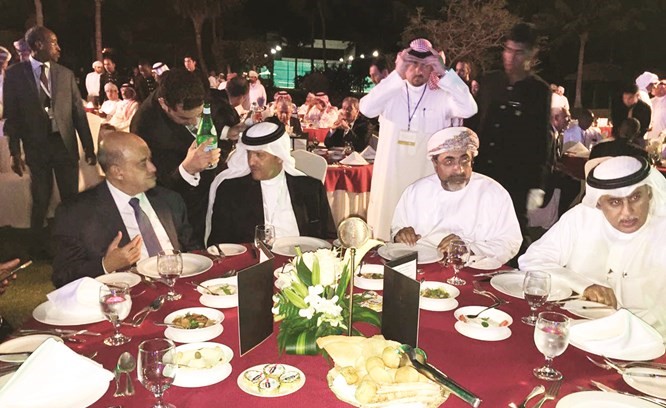 الأمير سلطان يتوسط وزيري السياحة العماني والمصري﻿