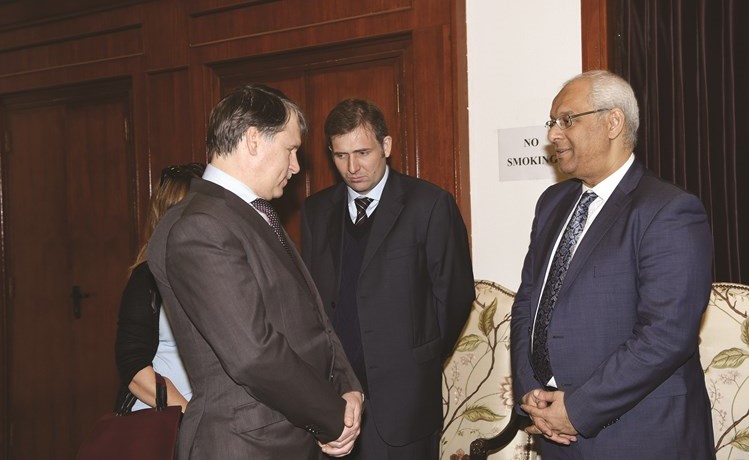 السفير المصري ياسر عاطف معزيا ﻿