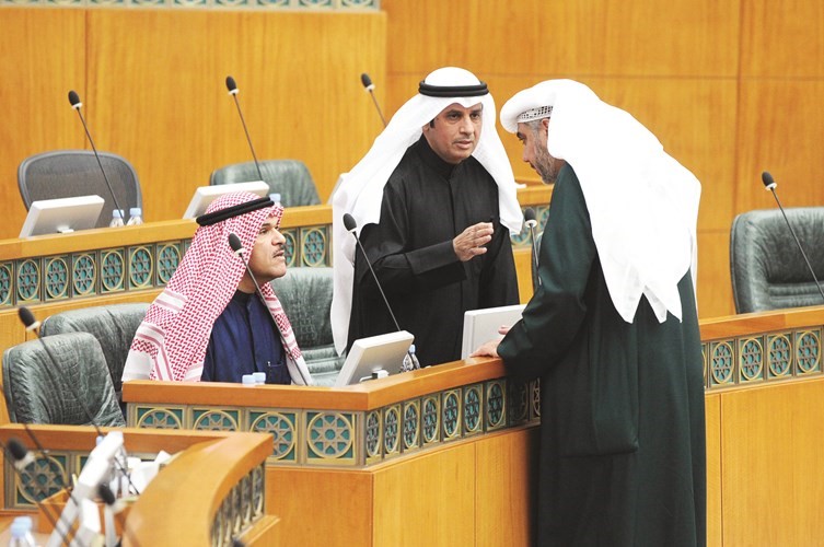 خالد الشطي ود.فالح العزب والشيخ سلمان الحمود﻿
