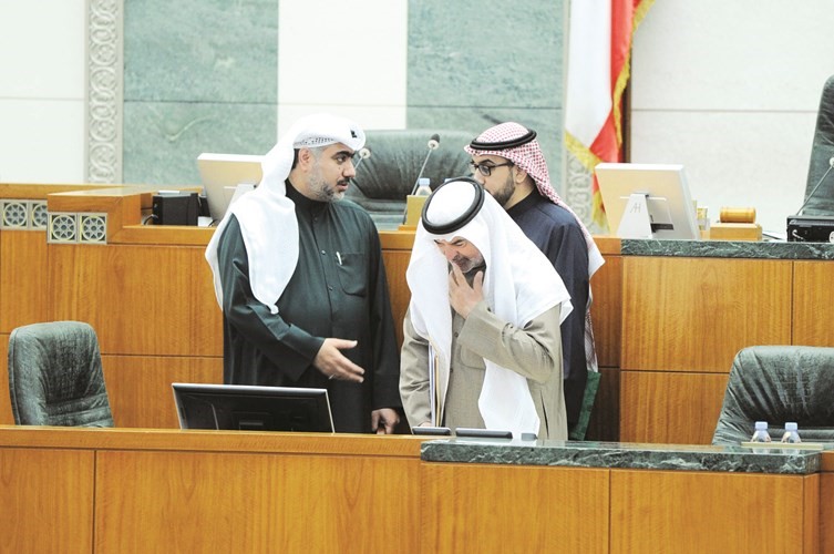 صالح عاشور وأسامة الشاهين وخالد الشطي ﻿