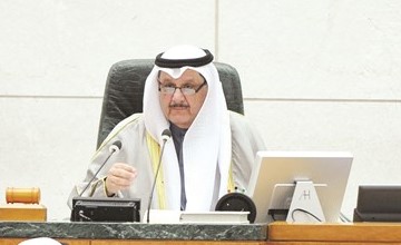 عيسى الكندري مترئسا جانبا من جلسة أمس﻿