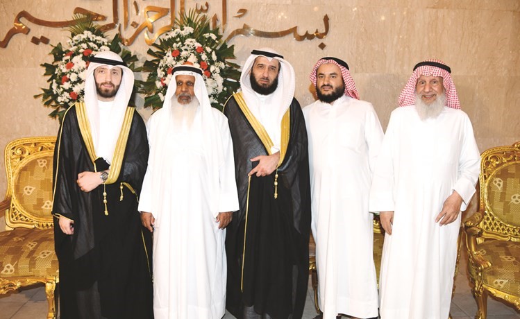 مطلق العتيبي وسليمان العفيف وعبدالعزيز السويلم يباركون للمعرس ووالده﻿
