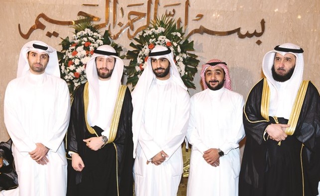 عبدالله طالب وأحمد الملا وعلي الملا يهنئون﻿