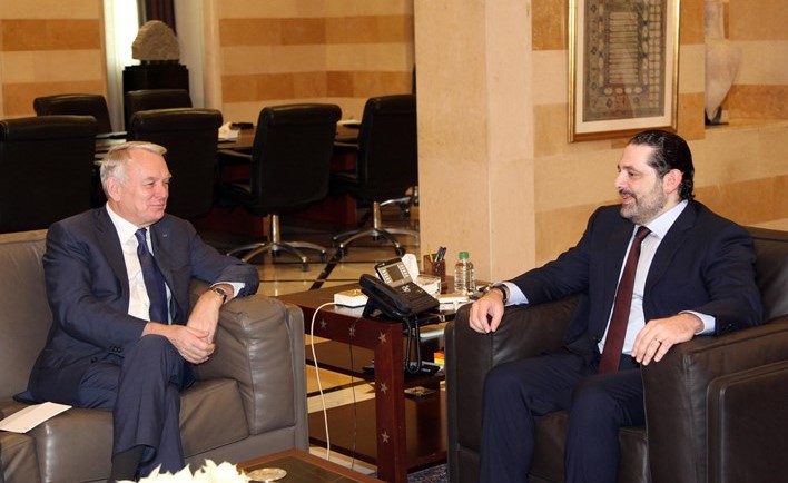 رئيس الحكومة سعد الحريري مستقبلا وزير خارجية فرنسا فرنسوا ايرولت في السراي الحكومي 	(محمود الطويل)﻿