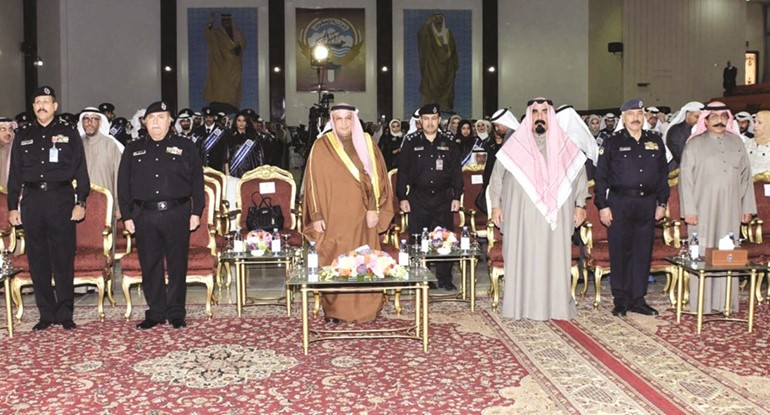 الفريق م.الشيخ خالد الجراح وبجواره الفريق سليمان الفهد والفريق متقاعد الشيخ احمد الخليفة واللواء د.فهد الدوسري خلال السلام الوطني ﻿