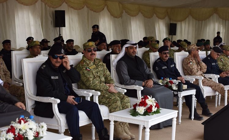 الشيخ محمد العبدالله والفريق خالد المكراد وقيادات الجهات المشاركة يتابعون التمرين﻿