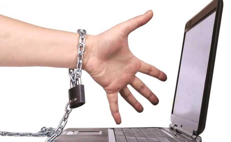 التصفح المفرط لـ «الفيسبوك» يجلب التعاسة!