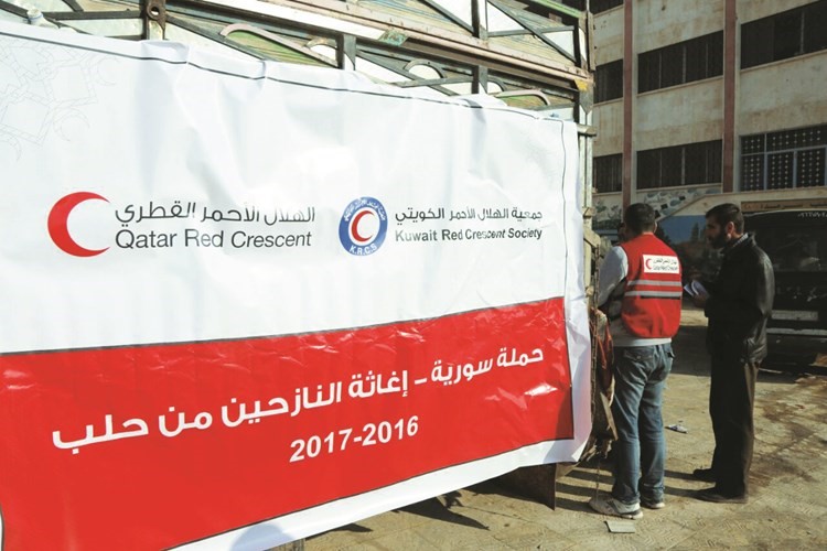 «الهلال الأحمر» توزّع الرغيف اليومي على 4000 أسرة سورية نازحة من حلب