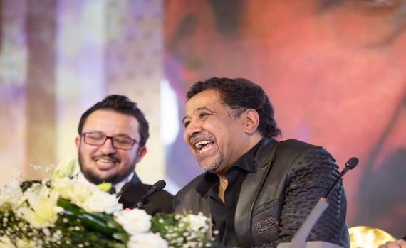 بالفيديو.. الشاب خالد يطلق أغنية لمحمد عبده... بعد ثلاث سنوات