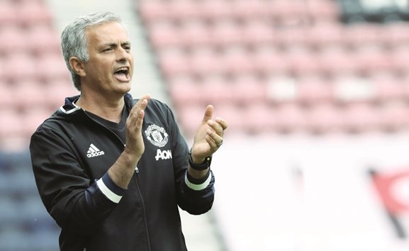 مورينيو يرشح تشلسي لـ«البريمييرليغ»