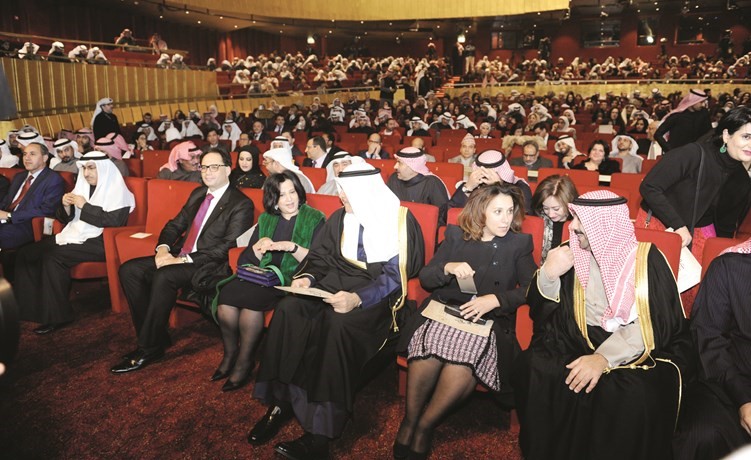 الشيخ سلمان الحمود والشيخ عبدالله ناصر صباح الأحمد والشيخة دانة ناصر صباح الأحمد والشيخة مي آل خليفة ووزير الثقافة التونسي محمد زين العابدين