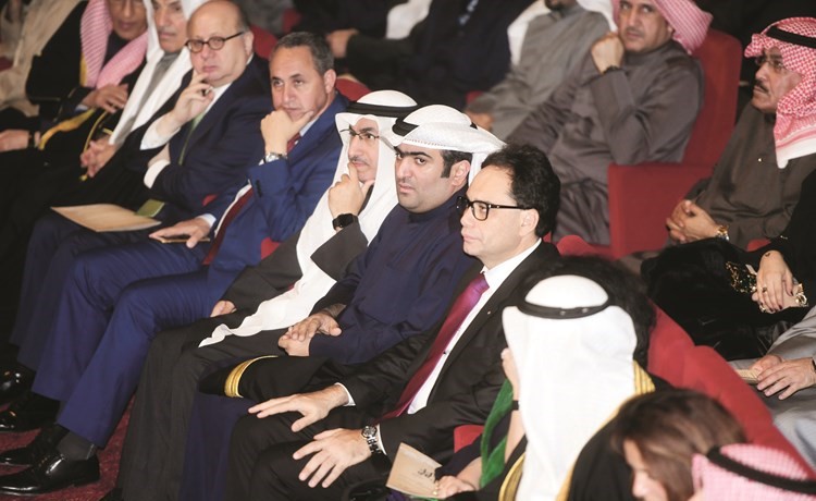 د. محمد الفارس وخالد الروضان ووزير الثقافة التونسي محمد زين العابدين ووزير الثقافة الجزائري عز الدين ميهوبي 