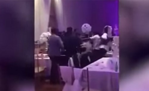 بالفيديو..حبيب العروس أراد الانتقام فوزّع صوراً لهما.. فتحوّل الزفاف إلى كارثة!