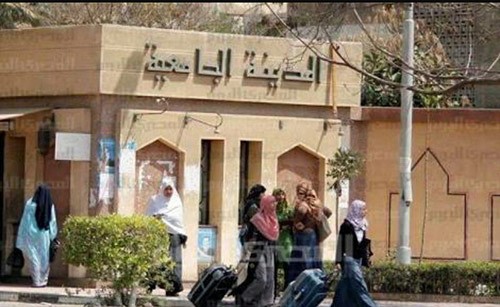 فتاة تروي تفاصيل  تعرية الطالبات بغرف نوم المدينة الجامعية بالقاهرة .. وحقيقة وجود شباب داخل السكن !