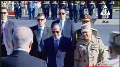 بالفيديو والصور.. السيسي: القوات المسلحة لها 1.5 إلى 2% من الاقتصاد المصري وليس 50%