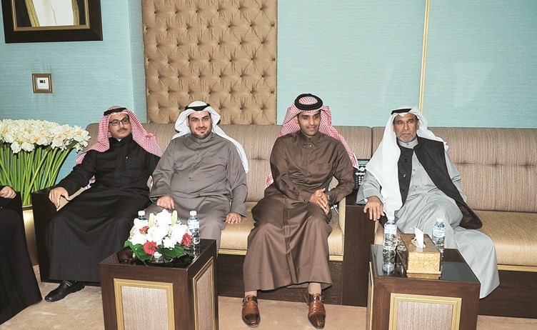 الشيخ محمد بن عبدالله آل ثاني ود. محمد المقاطع ود. يوسف الصليلي خلال توقيع الاتفاقية﻿