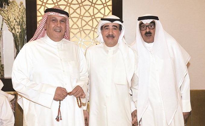 سعود البابطين متوسطا بو ردن وفيصل المدلج﻿