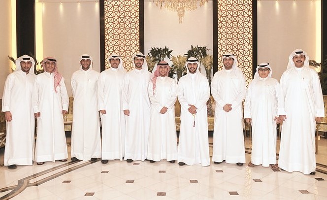 جانب من الحضور في ديوان المدلج﻿