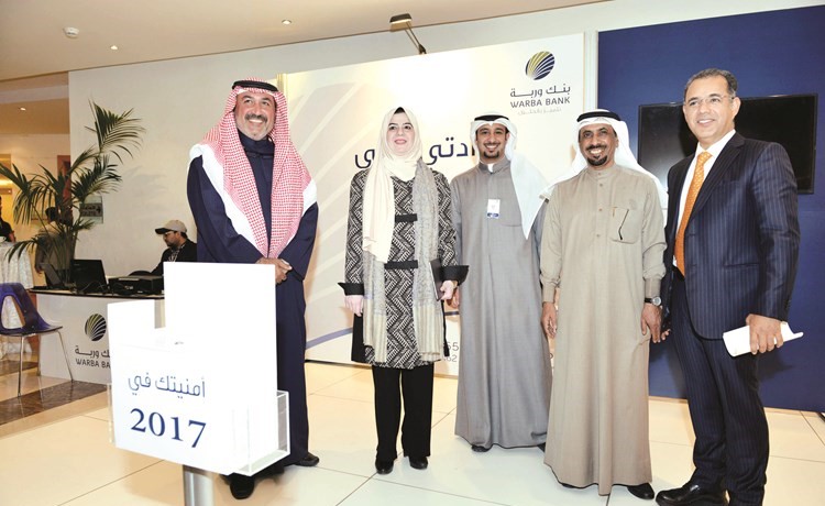 د.ماجدة القطان ود.أحمد الشطي في جناح وربة ﻿