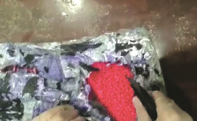 والحبوب وضعت في قصدير﻿