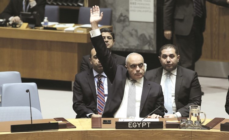 المندوب المصري في مجلس الامن يصوت لصالح قرار ادانة المستوطنات الاسرائيلية 	(أ.ف.پ)﻿