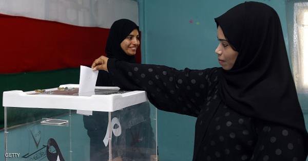 الناخبون العمانيون يدلون بأصواتهم في انتخابات المجالس البلدية