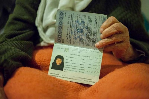 معمرة سورية ولدت بالعهد العثماني وعاشت الحربين العالميتين تحلم بالاجتماع بعائلتها في أوروبا