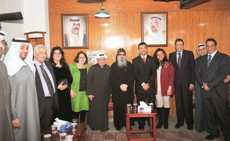 القمص بيجول الأنبا بيشوي وعمانويل غريب ونجلاء النقي وعدد من الحضور	(عادل سلامة)﻿