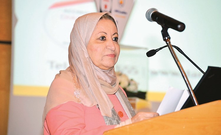 نرجس اليوسفي تلقي كلمتها﻿