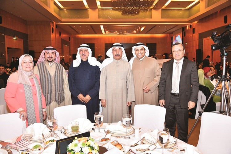أحمد نصرالله ود.يوسف الظفيري ومحمد البحراني ووليد جراق وبدر جراق ونرجس اليوسفي﻿