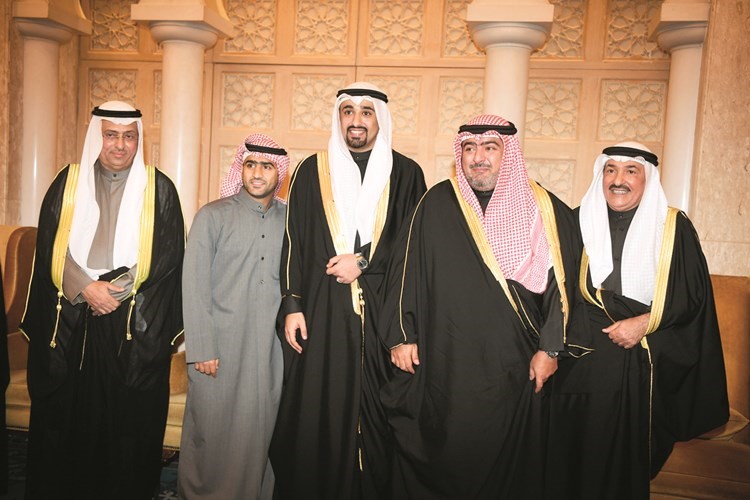 الشيخ ثامر العلي وعبدالرحمن العوضي يباركان					(محمد هاشم)﻿