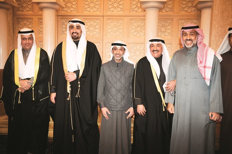 الفريق الشيخ عبدالله النواف وبدر حجي يباركان﻿