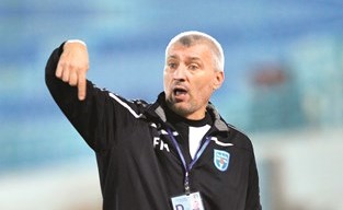 مدرب كاظمة الروماني فلورين ماتروك