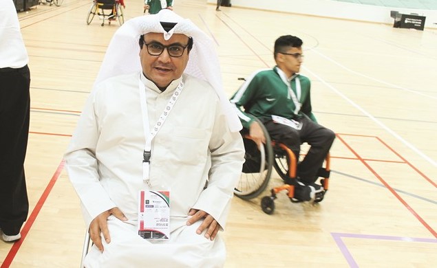 رئيس نادي المعاقين شافي الهاجري يتابع المباريات ﻿