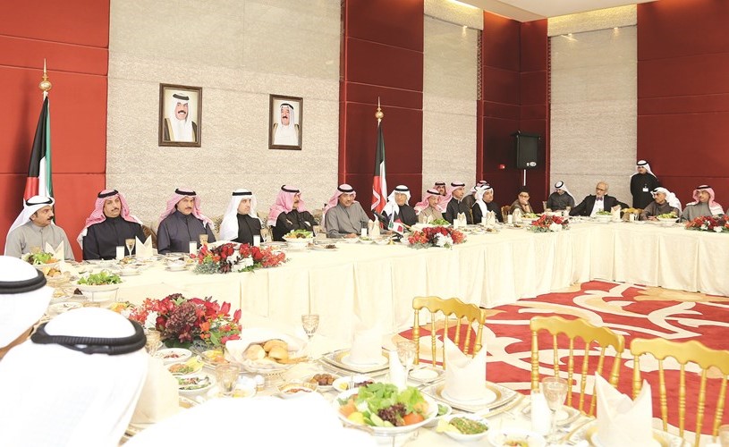 الخالد والجارالله مع مجموعة من سفراء الكويت بالخارج ﻿