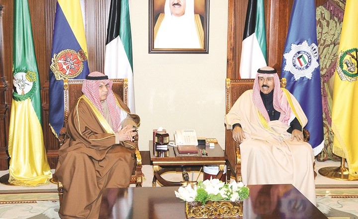 سمو ولي العهد الشيخ نواف الأحمد مستقبلا الشيخ خالد الجراح ﻿