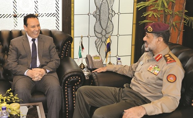  الفريق الركن عبدالله نواف الصباح مستقبلا اللواء أركان حرب محمد الشحات﻿